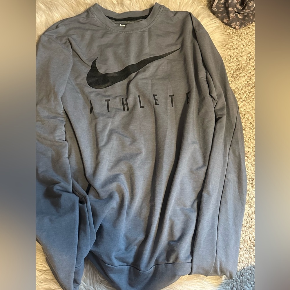 Nike pullover long sleeve